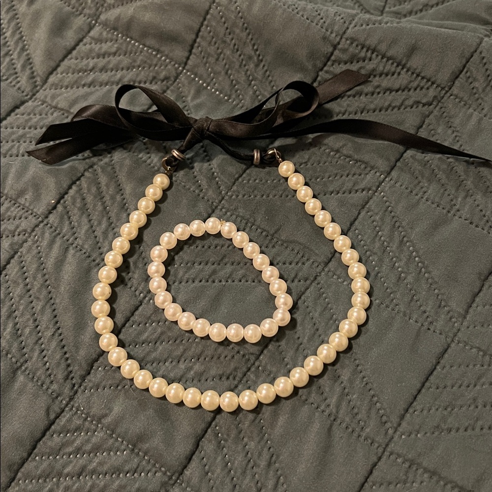 Elegant Pearl Necklace and Bracelet Set